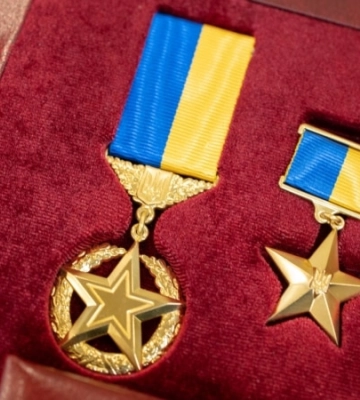 Владимир Зеленский присвоил звание Героя Украины крымскому татарину Алиму Абдураманову