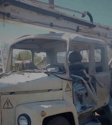 Ворожий дрон влучив в автомобіль енергетиків ДТЕК на Дніпропетровщині