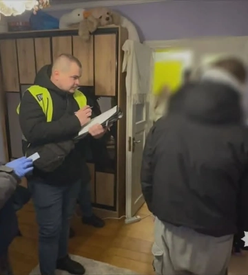На Прикарпатті викрили групу кібершахраїв, які обкрадали пенсіонерів і військових через онлайн-банкінг