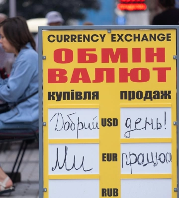 Курс долара падає в обмінниках, євро зростає