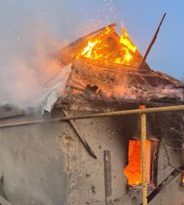 На Херсонщині за добу рятувальники ліквідували 8 пожеж, спричинених російськими атаками. ФОТО
