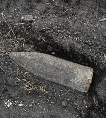На Золочівщині під час земляних робіт знайшли снаряд часів Другої світової війни