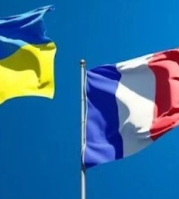Франция не эвакуирует посольство из Киева, несмотря на угрозы РФ