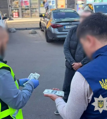 У Києві затримали чоловіка, який обіцяв влаштувати ухилянта військовим капеланом