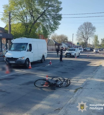 У Звягелі, що на Житомирщині, внаслідок наїзду бусика на місці ДТП загинув пенсіонер