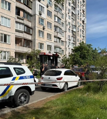 У Києві чоловік загинув після падіння з 11-го поверху, поліція встановлює обставини