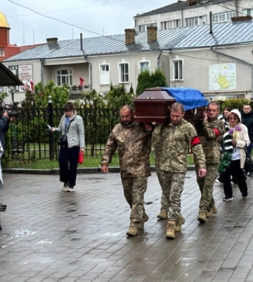 Загинув на Донбасі: у Луцьку попрощались з Героєм Андрієм Васюрою 