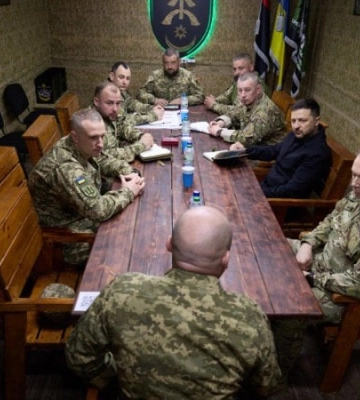 Зеленський відвідав українських бійців на Олександрівському напрямку і вручив нагороди
