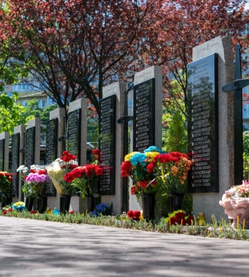 У Києві відкрили Алею пам’яті Героїв-оболонців
