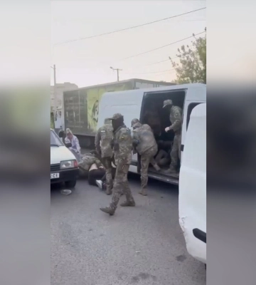 В Днепре военных ТЦК забросали камнями: мужчину, которого хотели мобилизовать, отпустили