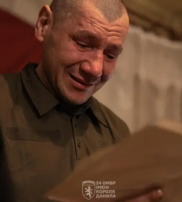 Боєць, який 346 днів тримав позиції в Часовому Яру, отримав звання Героя України