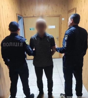 У Дніпрі затримано зловмисника, який на вулиці серед білого дня побив та пограбував жінку