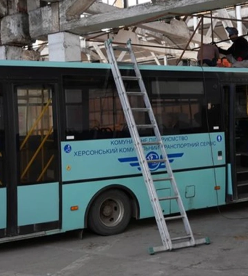 У Херсоні автобуси хочуть захистити від дронів РЕБами й сітками