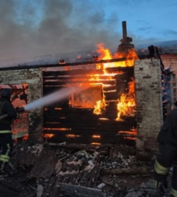 Росіяни вдарили по сільгосппідприємству на Чернігівщині, загинули батько і син