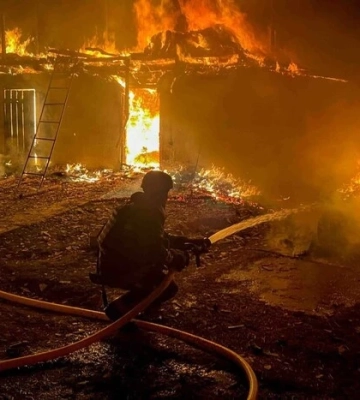 Нічний удар по Сумщині: у Березівській громаді спалахнула масштабна пожежа в приватному секторі