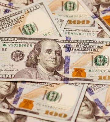 Долар пішов вниз у банках: який курс валют пропонують обмінники у суботу