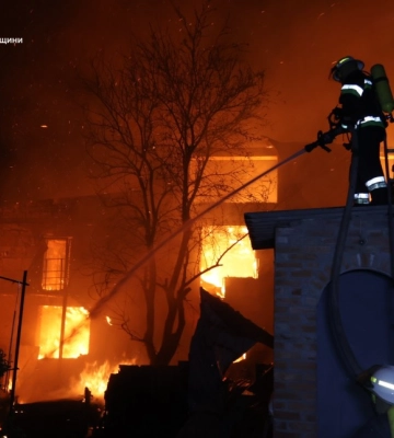 У Кропивницькому згорів триповерховий будинок 