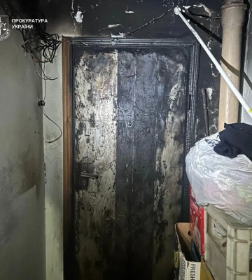 У Києві судитимуть жінку, яка підпалила двері двох знайомих через ревнощі і конфлікти