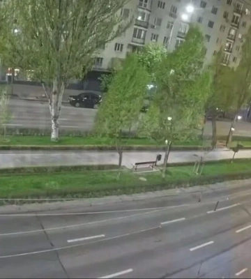 Нетверезий водій без прав протаранив світлофор на бульварі Лесі Українки у Києві (відео)