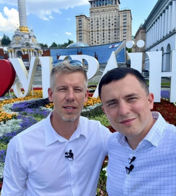 Опубліковане фото нового прем'єра Угорщини на тлі напису "Я люблю Україну"