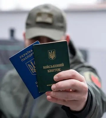 У Львові чоловік із ножем захопив 13-річну дівчинку після зустрічі з ТЦК