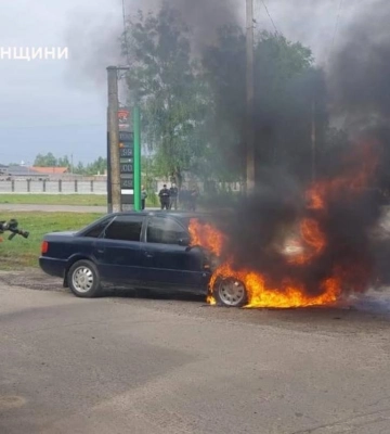 У місті на Рівненщині під час руху загорівся автомобіль