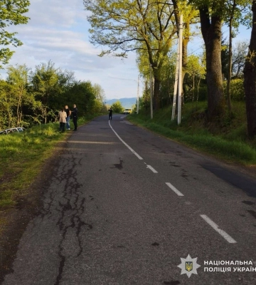 У Тячівському районі авто збило 7-річну дівчинку: дитина у лікарні
