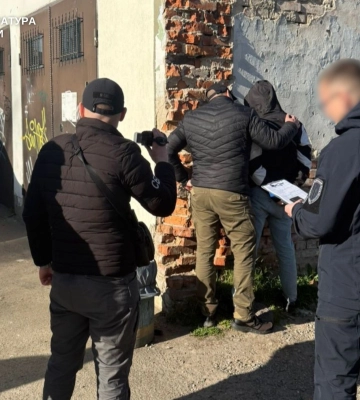 На Житомирщині працівника служби судової охорони підозрюють у збуті наркотиків