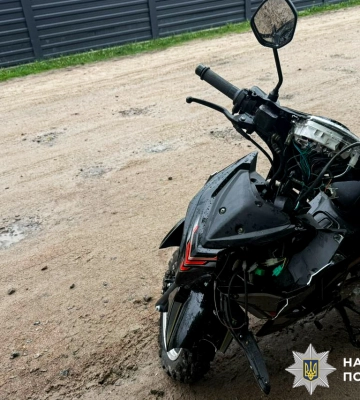На Рівненщині внаслідок ДТП тяжко постраждали неповнолітні мотоцикліст та його пасажирка