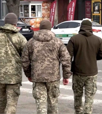 В Одеській області зловмисник завдав ножових поранень військовослужбовцям групи оповіщення