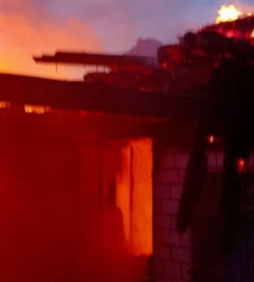 Внаслідок атак рф сталася пожежа: як на Дніпропетровщині минула ніч на 11 травня