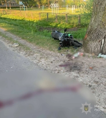 На Волині мотоцикл влетів у дерево – загинули двоє підлітків 