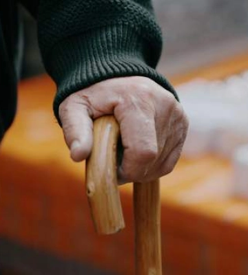 Пенсія без стажу: на яку суму можуть розраховувати українці, які не працювали офіційно