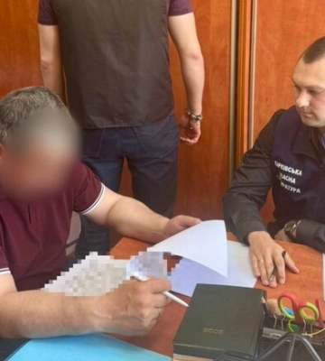 Харьковского экс-чиновника Службы автодорог подозревают в служебной халатности