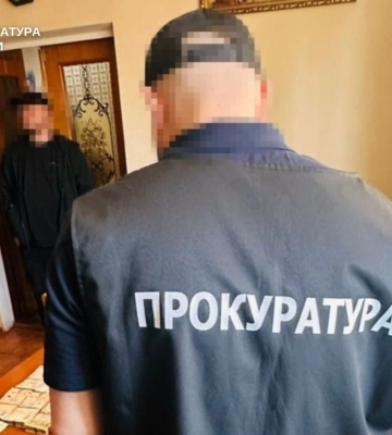 На Хмельниччині посадовця Державної міграційної служби підозрюють у приховуванні статків