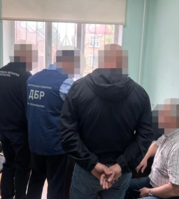 На Хмельниччині правоохоронці допомагали сину колишнього керівника «замітали сліди» ДТП – ДБР