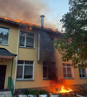 Через атаку дронів на Київщині пошкоджено дитсадок та житлові будинки