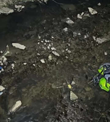 На Львівщині 17-річний водій вилетів у річку (ФОТО)