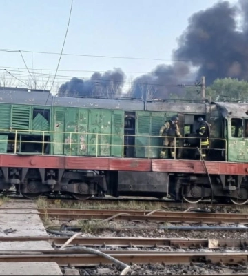 Росія атакувала залізницю дронами: пошкоджено локомотиви та рухомий склад (ФОТО)