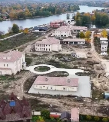 Відмивання ₴460 мільйонів на елітних котеджах під Києвом: підозри отримали єксвіцепрем'єр і ще п’ятеро осіб