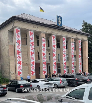 В Светловодском горсовете в Кировоградской области произошла стрельба, ранения получили два человека