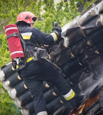 У Винниках під час пожежі чоловік отримав опіки рук, спини та обличчя