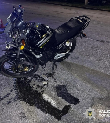 Мотоциклiст та його пасажир постраждали в ДТП у Кропивницькому