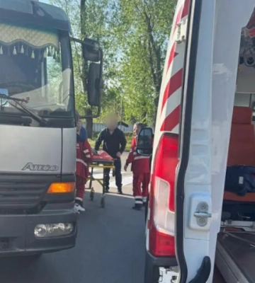 В Ірпені вантажівка переїхала 7-річну дівчинку — інцидент потрапив на відео