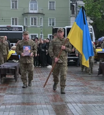 Загинув півтора року тому: у Луцьку в останню дорогу провели 34-річного Героя Богдана Щербачука
