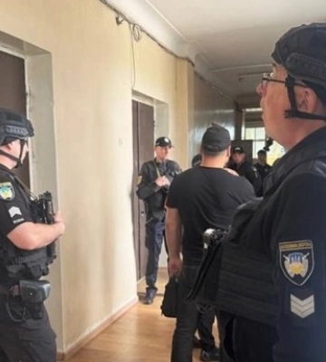 На Кіровоградщині заступник мера влаштував стрілянину в міськраді. Є поранені