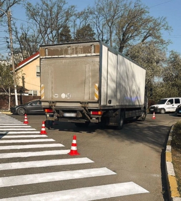 На Київщині автомобіль Mercedes-Benz Atego на пішохідному переході скоїв наїзд на дитину