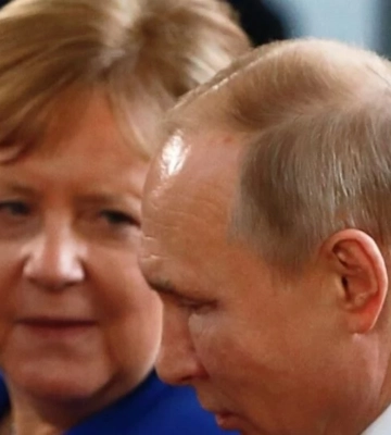 Шрёдер или Меркель? Spiegel узнал о поисках идеального посредника для переговоров с Кремлем
