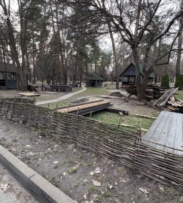 Кафе та альтанки в парку «Партизанська слава» демонтовано за рішенням суду