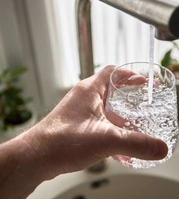 Сотні будинків без води: у Дніпрі пошкоджено водопровід